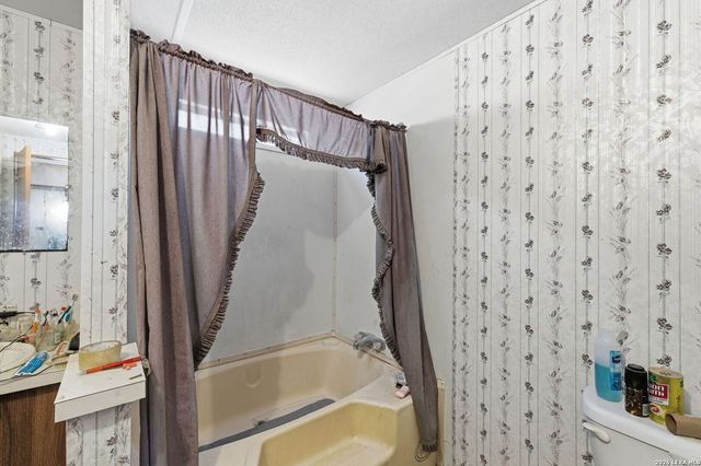 381 Chaparral, Bandera, TX 78003