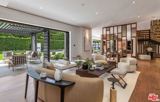 927 N Whittier Drive, Beverly Hills, CA 90210