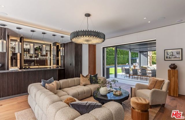 927 N Whittier Drive, Beverly Hills, CA 90210