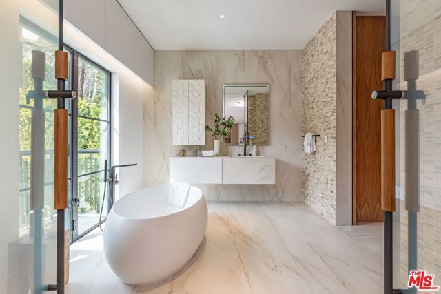 927 N Whittier Drive, Beverly Hills, CA 90210