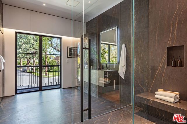 927 N Whittier Drive, Beverly Hills, CA 90210