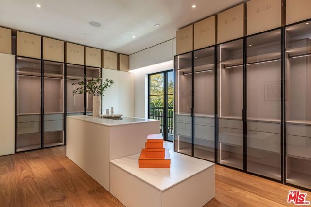 927 N Whittier Drive, Beverly Hills, CA 90210