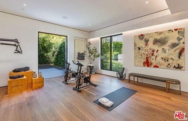 927 N Whittier Drive, Beverly Hills, CA 90210