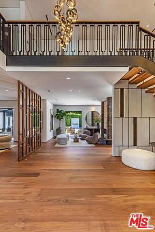 927 N Whittier Drive, Beverly Hills, CA 90210