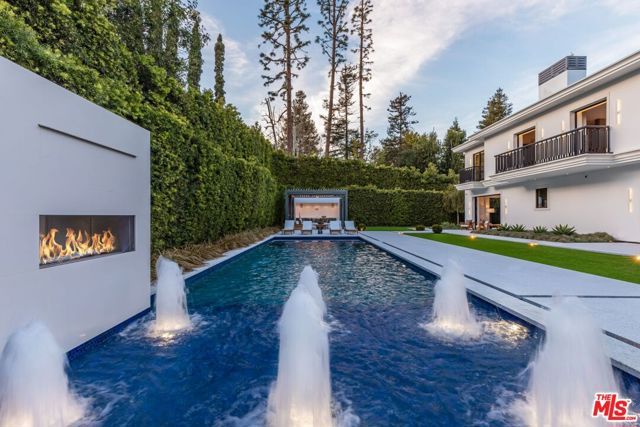 927 N Whittier Drive, Beverly Hills, CA 90210