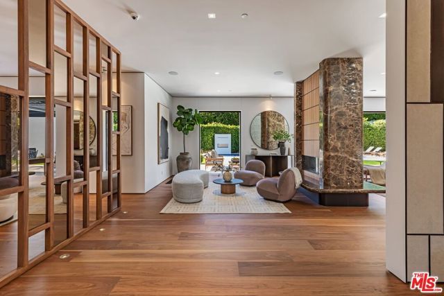 927 N Whittier Drive, Beverly Hills, CA 90210