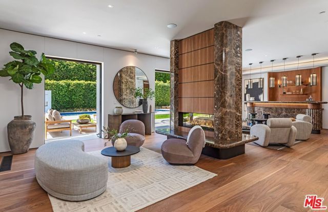 927 N Whittier Drive, Beverly Hills, CA 90210