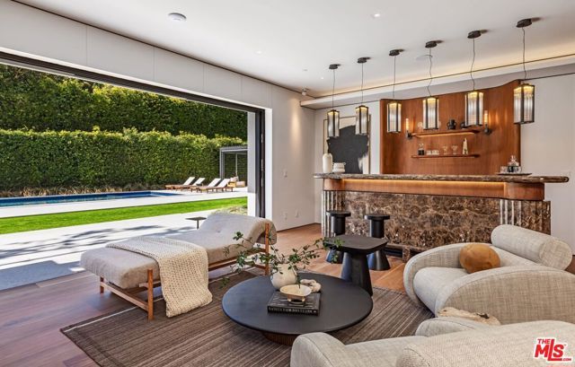 927 N Whittier Drive, Beverly Hills, CA 90210