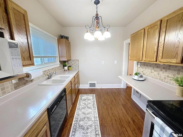 2325 38TH Street, Rock Island, IL 61201