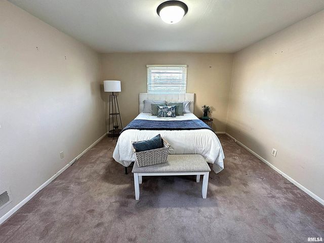 2325 38TH Street, Rock Island, IL 61201