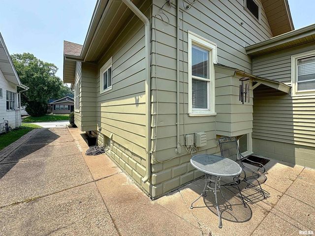 2325 38TH Street, Rock Island, IL 61201