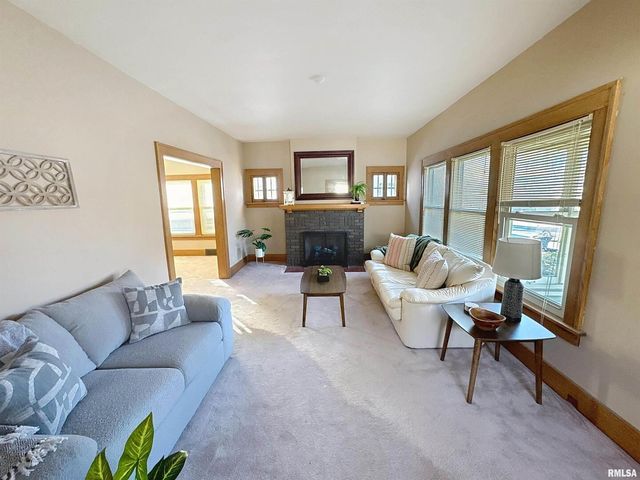 2325 38TH Street, Rock Island, IL 61201