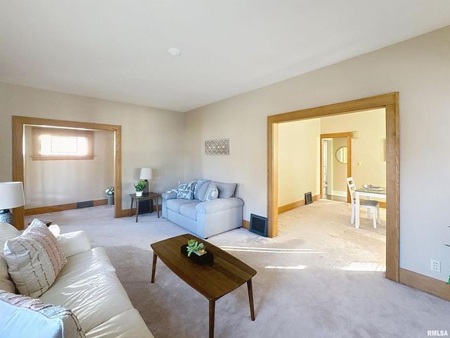 2325 38TH Street, Rock Island, IL 61201