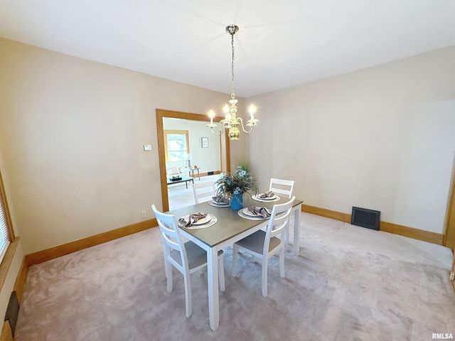 2325 38TH Street, Rock Island, IL 61201