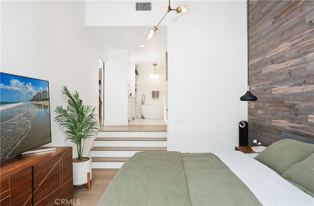 Image 19 of property listing at 10 Ima Loa Court, Newport Beach, CA 92663