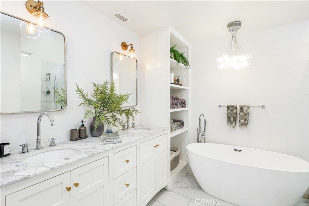 Image 22 of property listing at 10 Ima Loa Court, Newport Beach, CA 92663