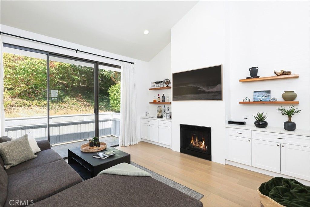 Image 3 of property listing at 10 Ima Loa Court, Newport Beach, CA 92663