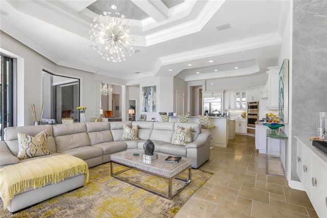 6624 Barbera LN, Naples, FL 34113