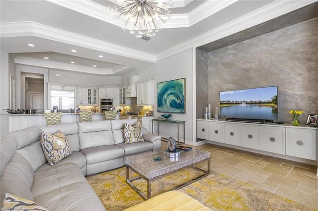 6624 Barbera LN, Naples, FL 34113