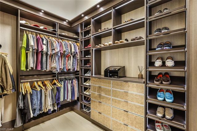 6624 Barbera LN, Naples, FL 34113