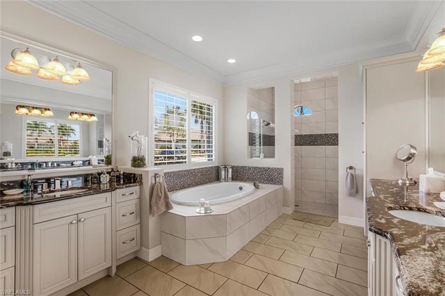 6624 Barbera LN, Naples, FL 34113