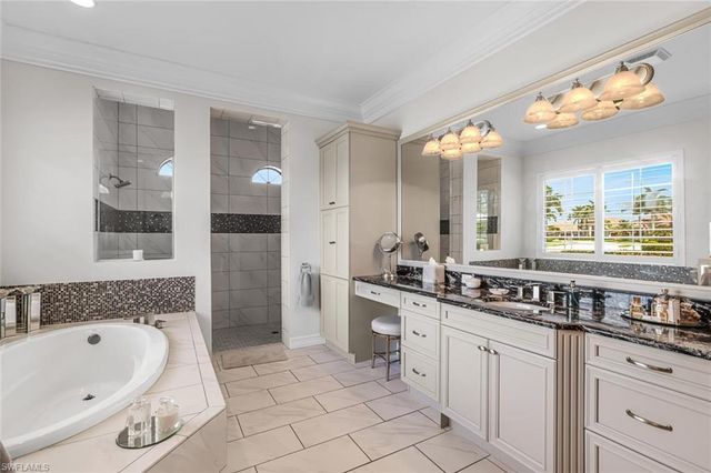 6624 Barbera LN, Naples, FL 34113