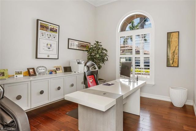 6624 Barbera LN, Naples, FL 34113