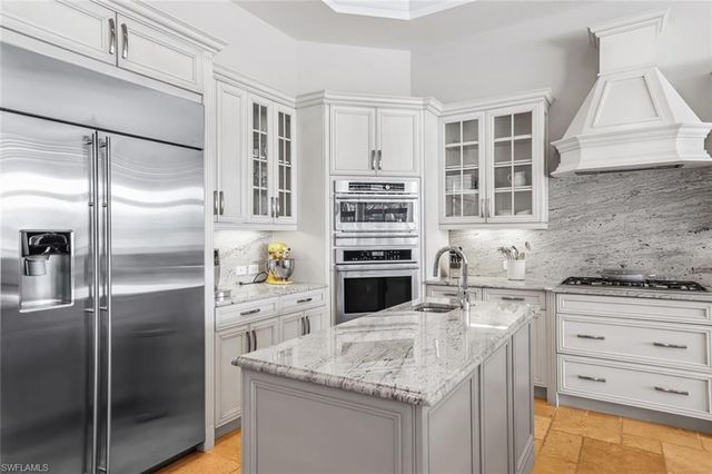 6624 Barbera LN, Naples, FL 34113