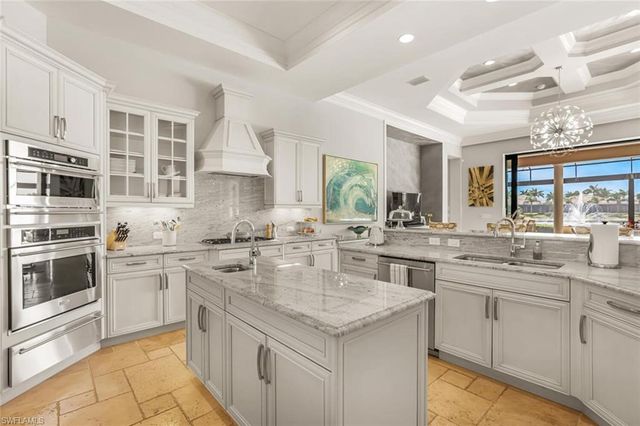 6624 Barbera LN, Naples, FL 34113