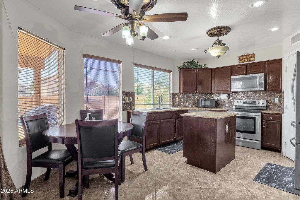 735 E GERONIMO Street, Chandler, AZ 85225