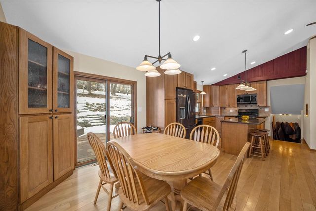 N2W27474 Arrowhead TRAIL, Waukesha, WI 53188