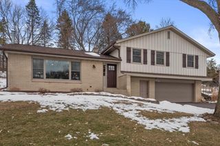 N2W27474 Arrowhead TRAIL, Waukesha, WI 53188