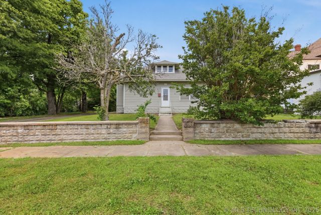 105 N 2nd Street, Wagoner, OK 74467