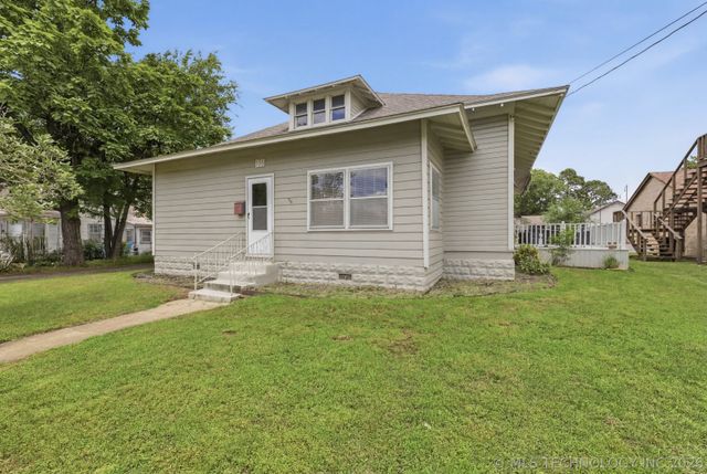 105 N 2nd Street, Wagoner, OK 74467