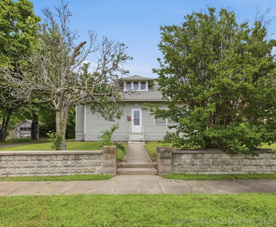 105 N 2nd Street, Wagoner, OK 74467