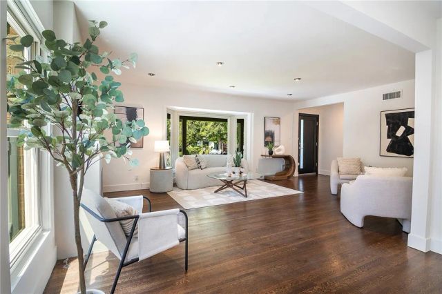 442 S Lamer Street, Burbank, CA 91506