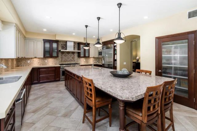 7216 Sanderling Court, Carlsbad, CA 92011