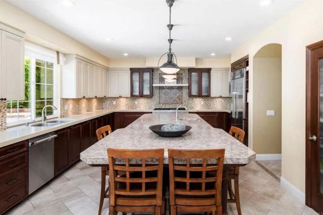 7216 Sanderling Court, Carlsbad, CA 92011