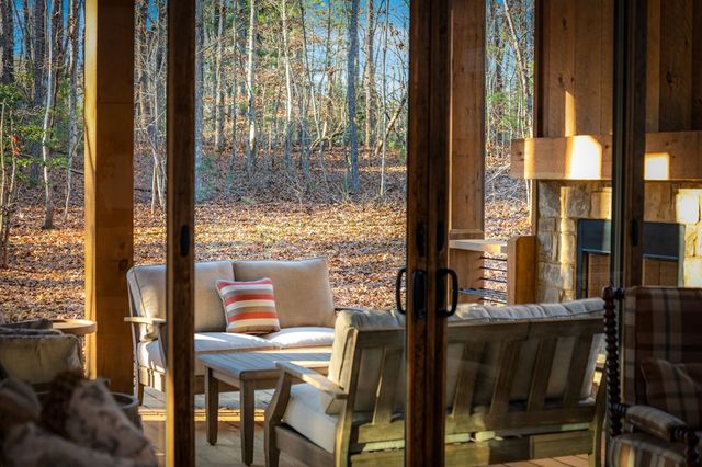 45 Shermans Court, Mccaysville, GA 30555