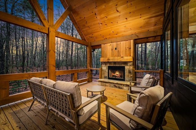 45 Shermans Court, Mccaysville, GA 30555