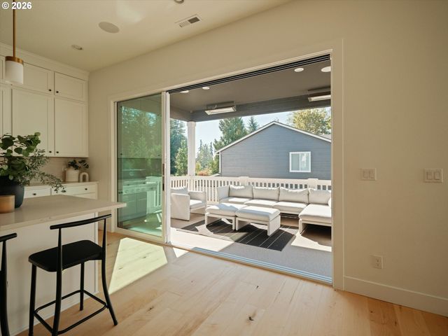 2763 DAHLIA Dr, West Linn, OR 97068