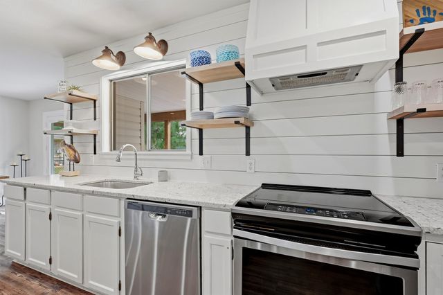 722 Kiowa Drive W, Lake Kiowa, TX 76240