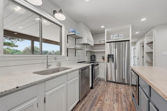 722 Kiowa Drive W, Lake Kiowa, TX 76240