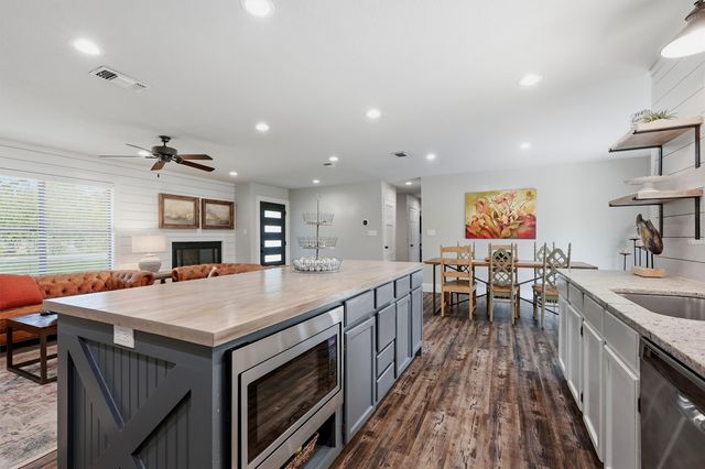 722 Kiowa Drive W, Lake Kiowa, TX 76240