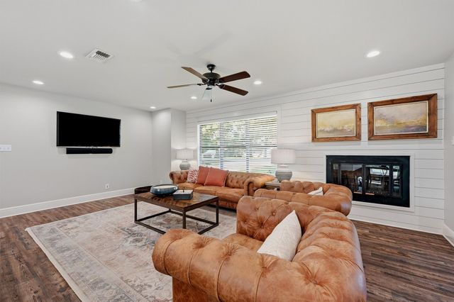 722 Kiowa Drive W, Lake Kiowa, TX 76240