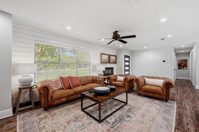 722 Kiowa Drive W, Lake Kiowa, TX 76240