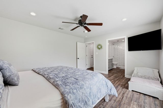 722 Kiowa Drive W, Lake Kiowa, TX 76240
