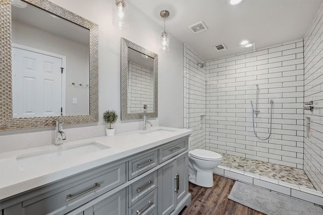 722 Kiowa Drive W, Lake Kiowa, TX 76240
