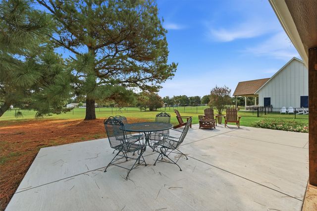 722 Kiowa Drive W, Lake Kiowa, TX 76240