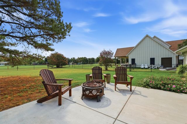 722 Kiowa Drive W, Lake Kiowa, TX 76240